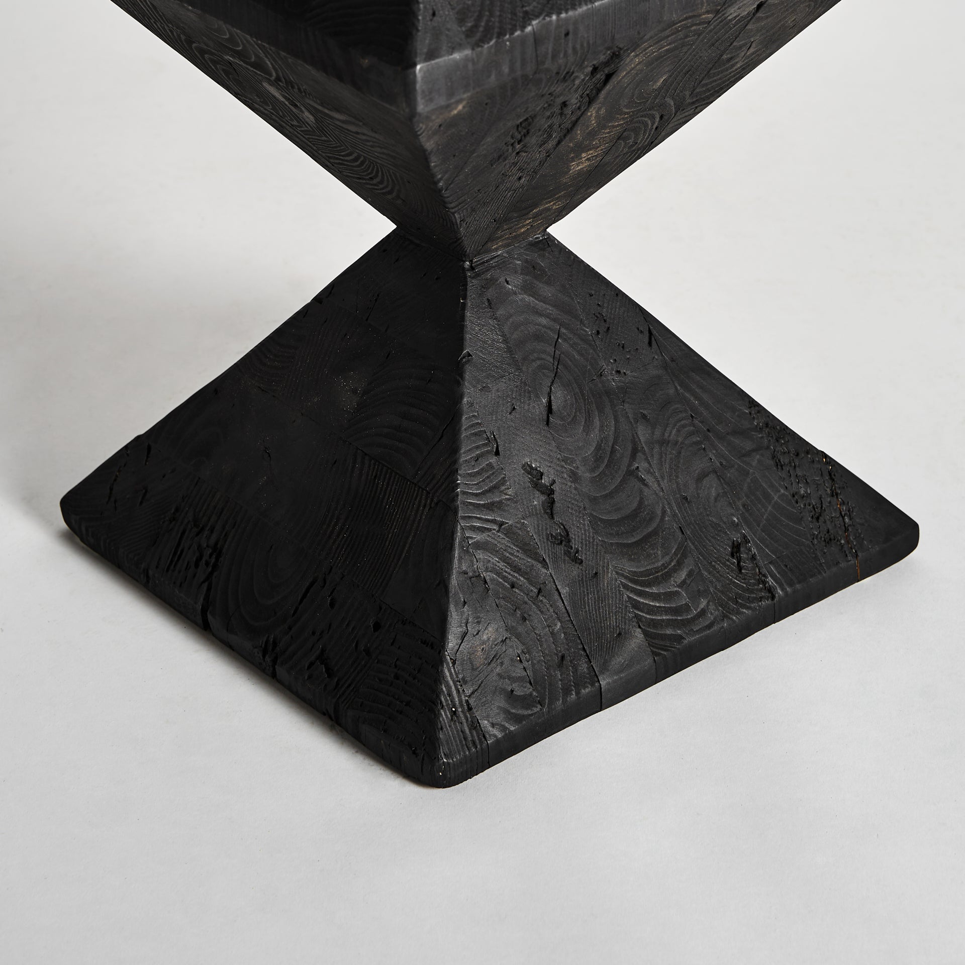 VIEVY PEDESTAL